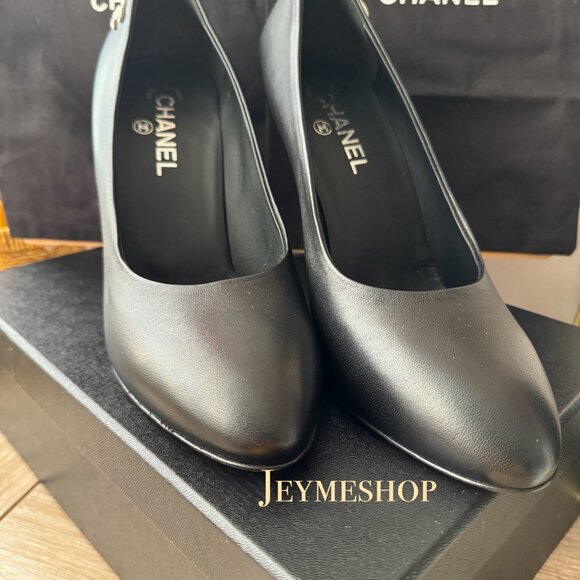 CHANEL Lambskin Leather , Silver Hardware CC Logo -  Size 41.5 (10.5- U.S) - Picture 2 of 14